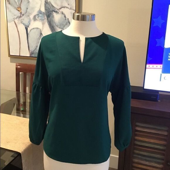 BananaārepublicĀ blouseā
sizeā
Medium - Picture 3 of 9